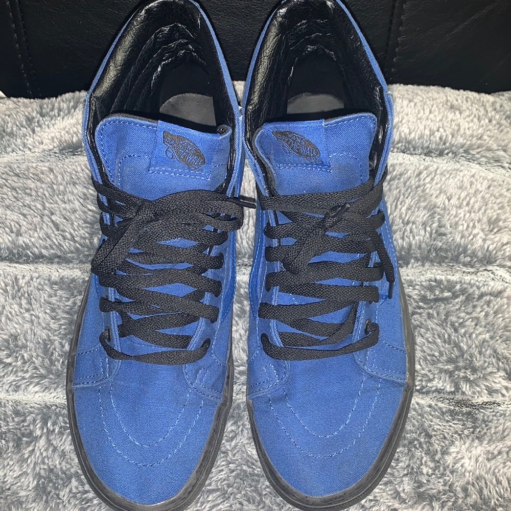 Vans, gently used, clean and will brand new, original box is kind of beat up.
